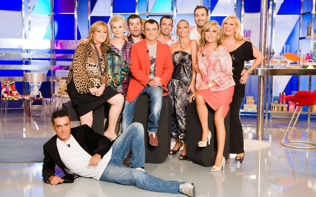 Equipo del programa Sálvame en el plató de Telecinco